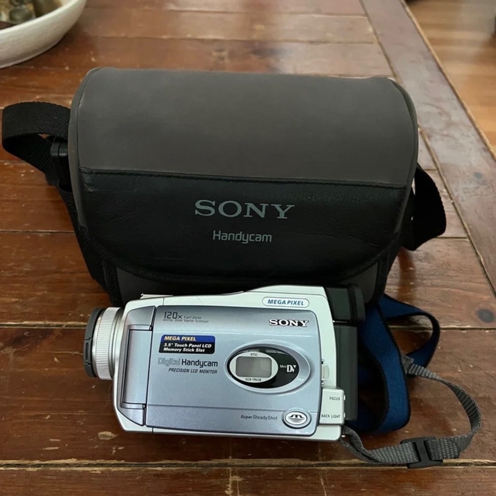 Sony DCRTRV38 MiniDV 1Megapixel Camcorder